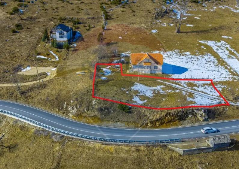 Teren intravilan CU PRIVELISTE DE POVESTE- Fundata- Romania - 18