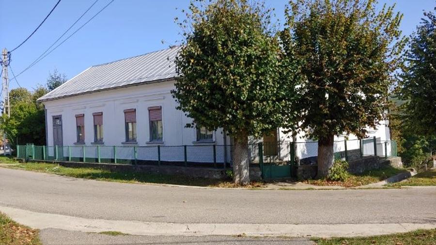 Casă cu 4 camere în Cărbunari - 1