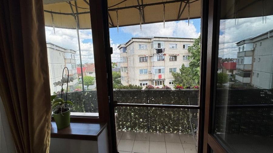 Apartament cu 3 camere decomandat în Valea Rosie