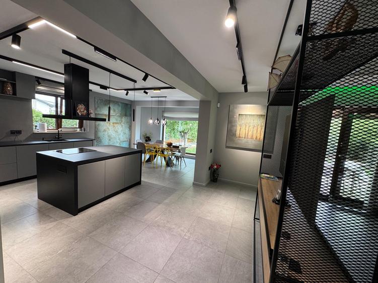 VILA COCHETA CU TEREN GENEROS,  PANOURI FOTOVOLTAICE 11KW SI GARAJ - 8