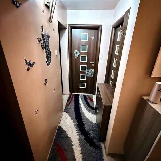 Apartament 3 camere,2 bai,zona Politie - 2