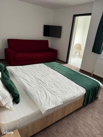 Casa semideckata cu 9 camere, in oras - 7