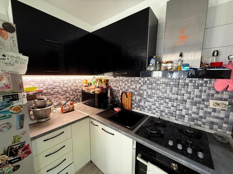 Casă tip insiruită cu 3 camere, colt. Comision 0 - 6