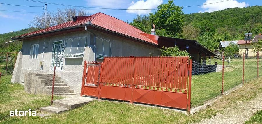 Casa de vacan?a cu teren, zona submontana, aproape de Valenii de Munte - 1