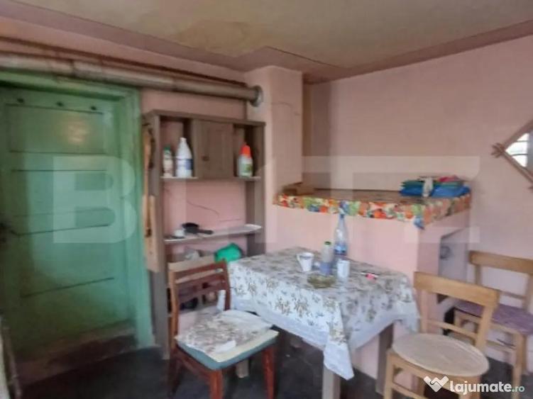 Casa renovabila cu 2 spatii comerciale, 416.6 mp, teren de 7 - 10