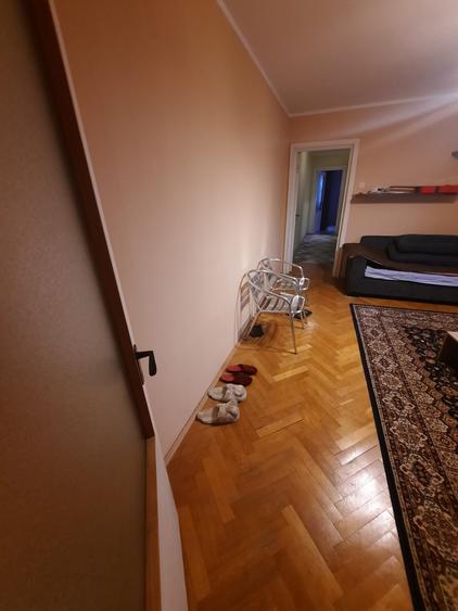 Apartament cu 3 camere, etaj 2/4, zona Podu Ros - 9