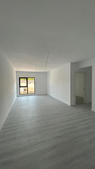 Apartament cu 3 camere semidecomandat în Găgeni