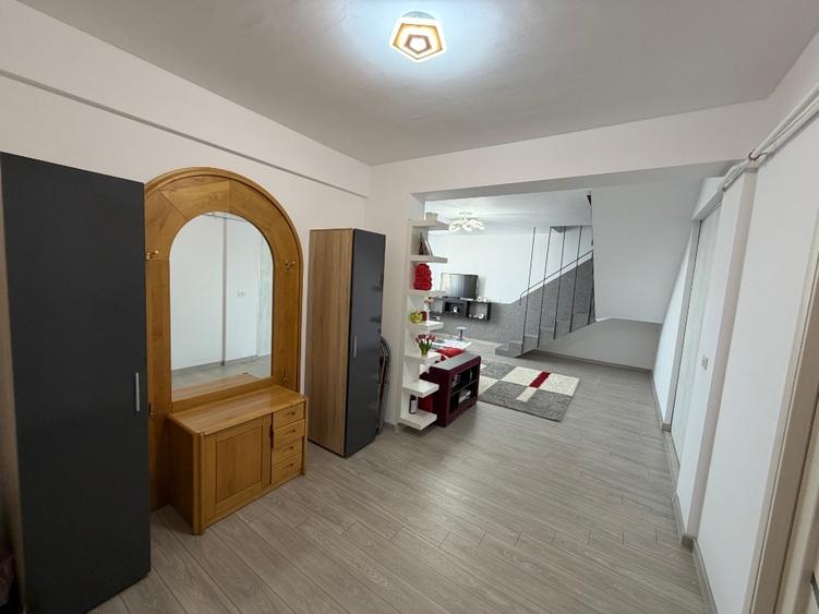 Apartament cu 4 camere decomandat, mobilat în Lascăr Catargiu
