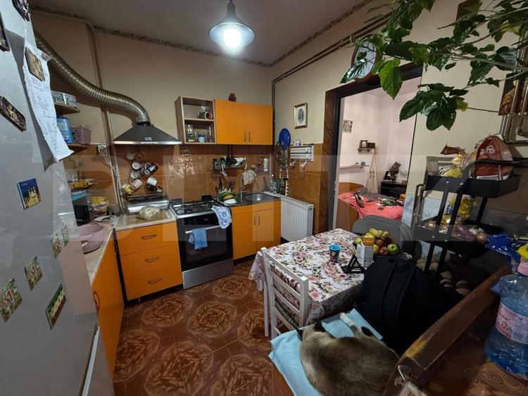Casă cu 2 camere cu Canalizare în Central