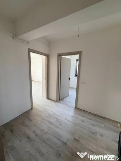 Apartament cu 3 camere semidecomandat în Rediu