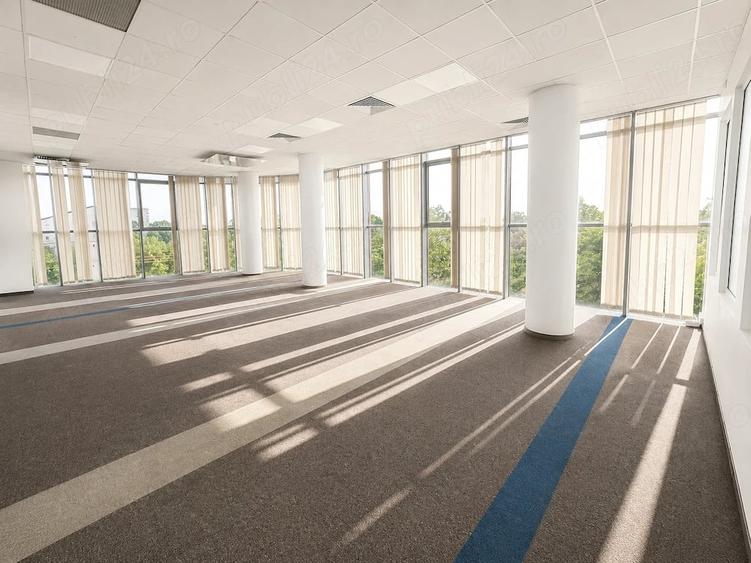 Spațiu comercial, de 300 mp, în Central
