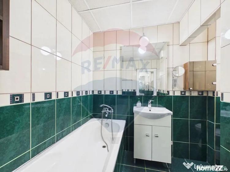 Apartament cu 3 camere decomandat în Central