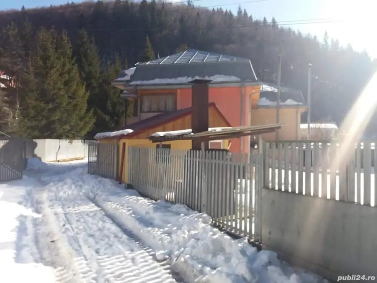 Casă cu 5 camere cu Teren 550 Mp în Lepșa