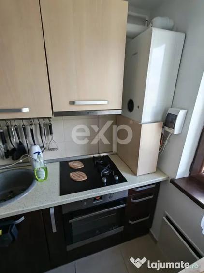 Apartament cu 3 camere decomandat în Tractorul