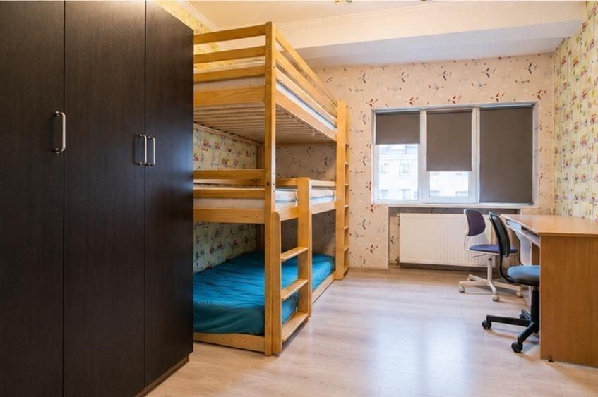 Apartament cu 4 camere decomandat în Cișmigiu