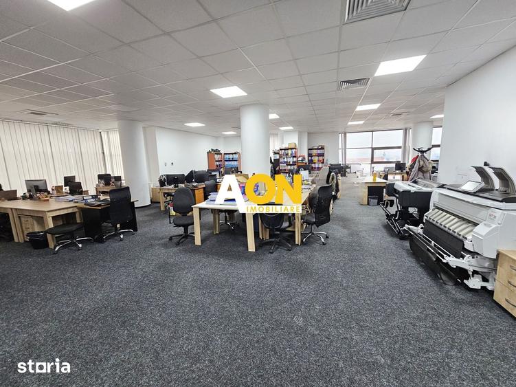 Spațiu comercial, de 3,000 mp, în Central