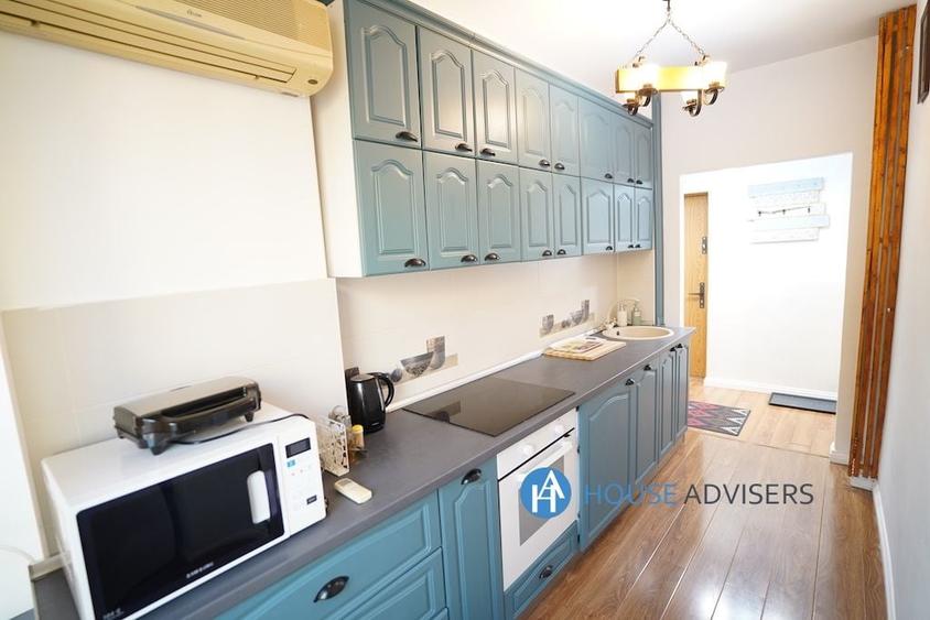 Apartament cu 3 camere, mobilat în Romană