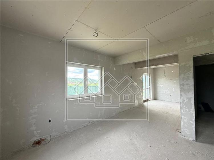 Duplex cu 4 camere cu Teren 250 Mp în Mohu