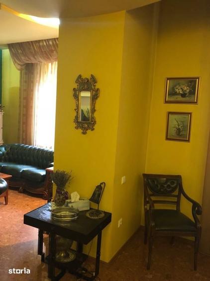 Casă cu 8 camere cu Teren 750 Mp în Central