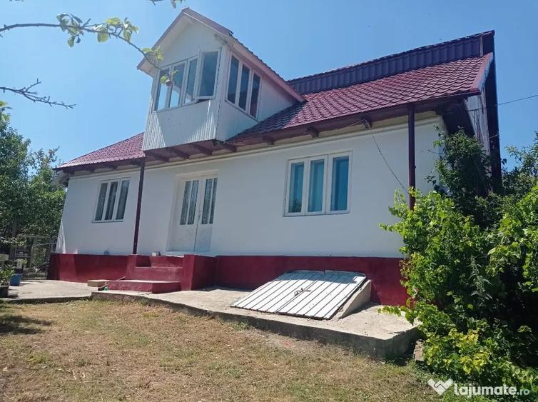 Casă cu 4 camere cu Teren 3700 Mp în Bârsănești