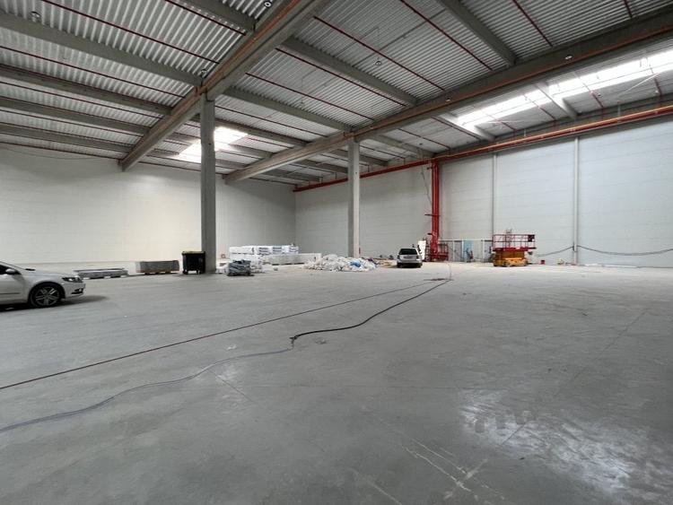 Spațiu industrial, de 1,200 mp, în Exterior Est