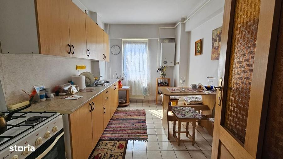 Apartament cu 3 camere decomandat în Centrul Civic