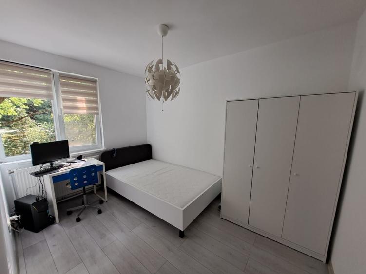 Apartament cu 3 camere decomandat în Cornișa