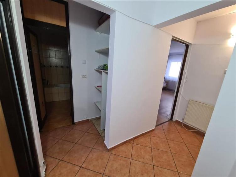 Apartament cu 3 camere decomandat, mobilat în Răcădău