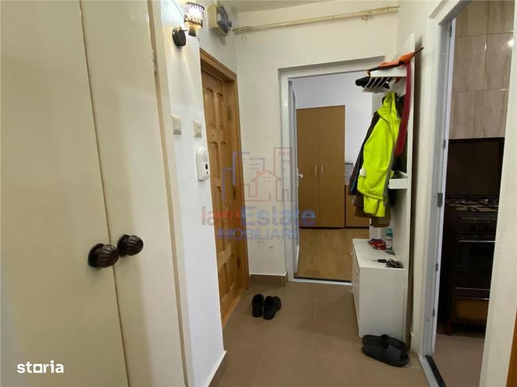 Apartament cu 3 camere semidecomandat în Alexandru cel Bun