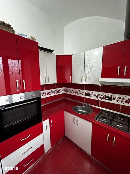 Apartament cu 3 camere, mobilat în Boul Roșu