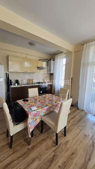 Apartament 4 camere în zona str. Padurii Apartament 4 camere în zona str. Padurii