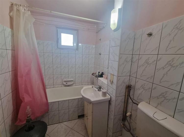Apartament cu 2 camere semidecomandat, mobilat în Central