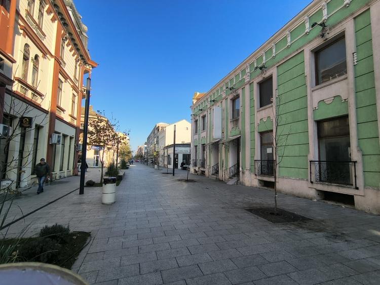 Ultracentral Promendata Stefan cel Mare-cladire interbelica diverse activitati - 3