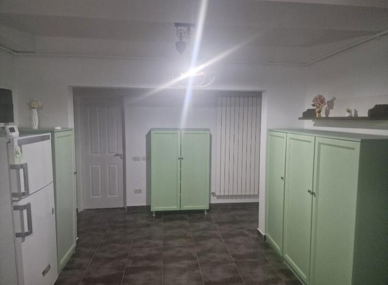 Inchiriez apartament 2 camere - 3