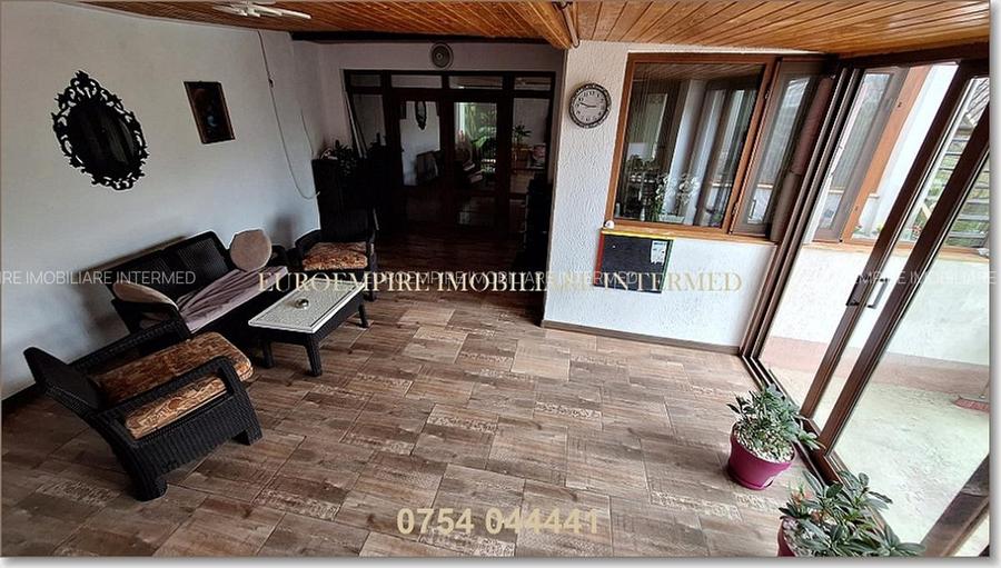 Vila+casa de vanzare zona Km 5 - 17