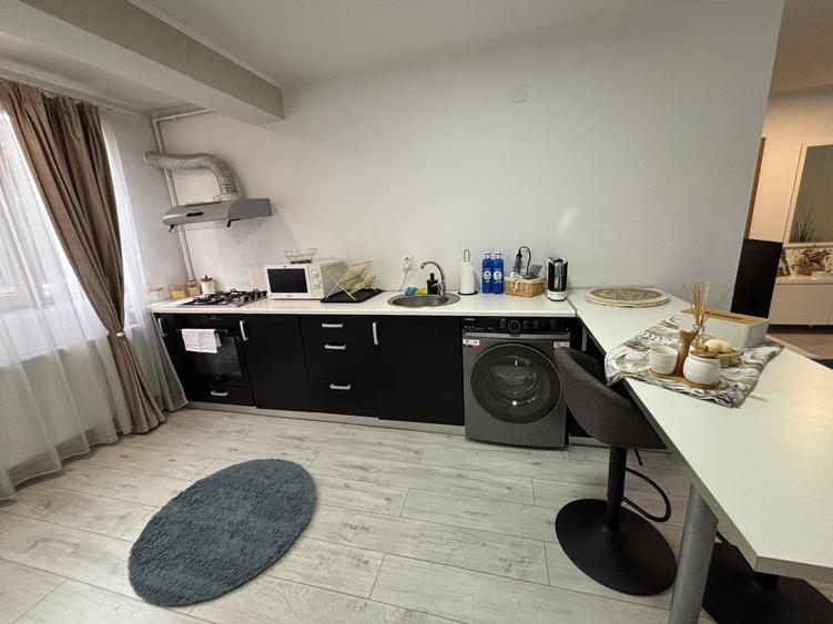 De vanzare apartament 3 camere zona Strand - 4