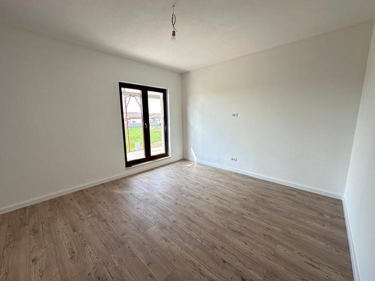 Locuință Impresionantă cu 4 Camere și 3 Băi Jumătate Duplex în Giroc - 4