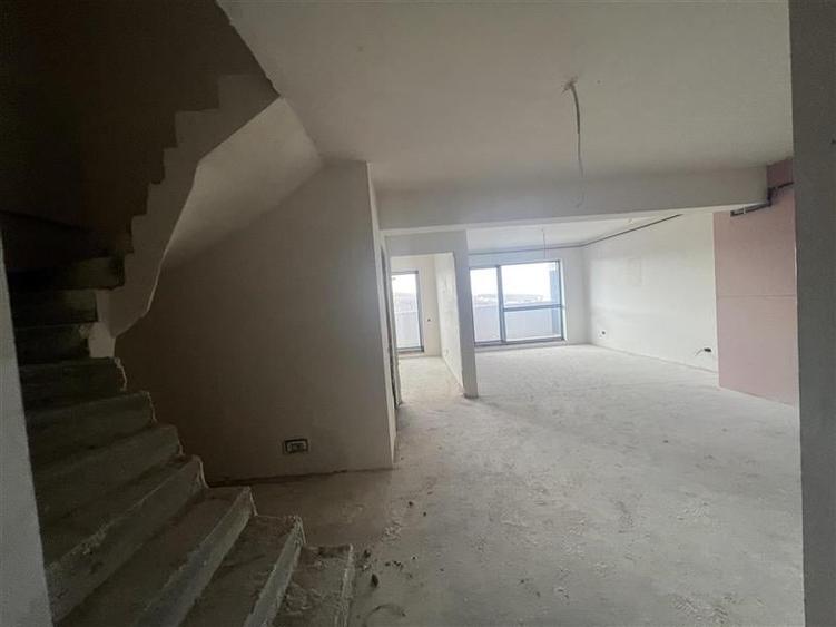 Apartament cu panorama pe 2 niveluri cu  scara interioara 115 mp si terasa  de 2 - 2