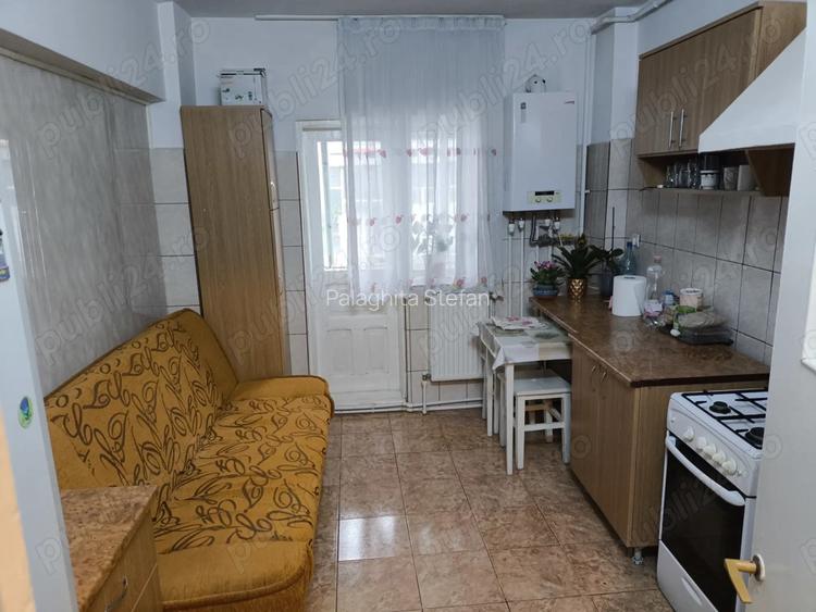 Apartament 2 camere, decomandat, zona de jos Apartament 2 camere, decomandat, zona de jos