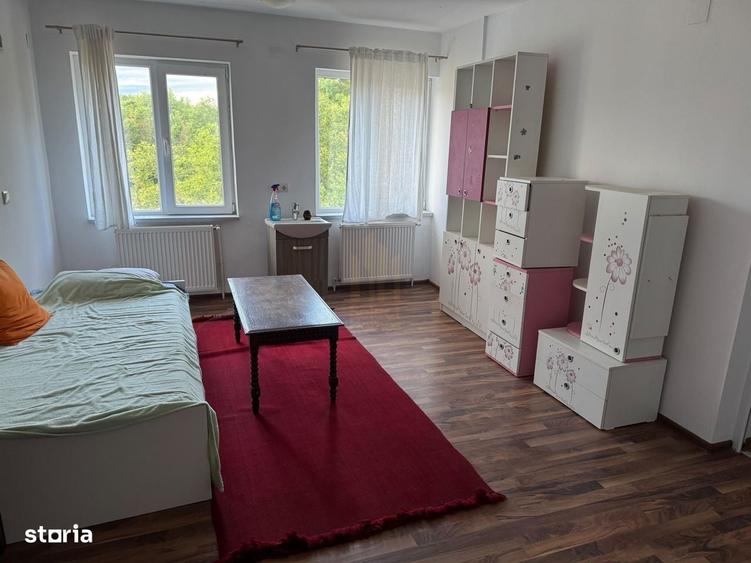 Casă cu 4 camere în Teișori