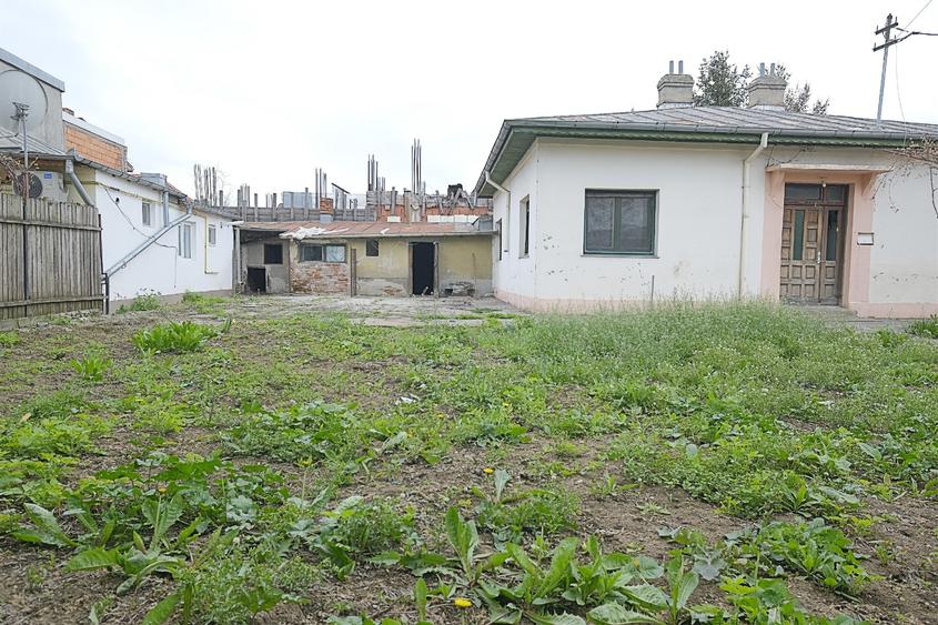 RAHOVA - Str. Muntii Carpati (stradal), imobil casa 4 camere plus 580 mp. teren - 5