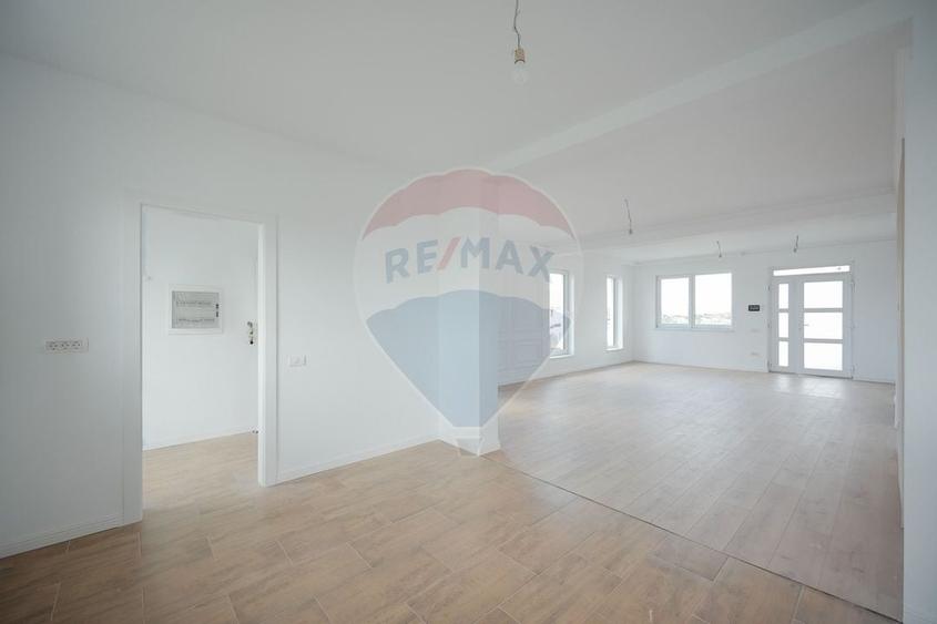 Casă individuală cu 4 camere cu Teren 537 Mp în Paleu