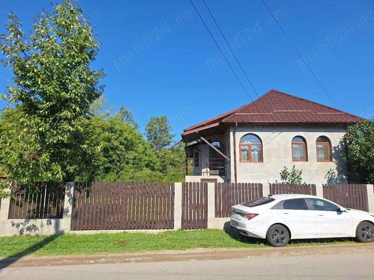 Casa in comuna Malu cu Flori - 1
