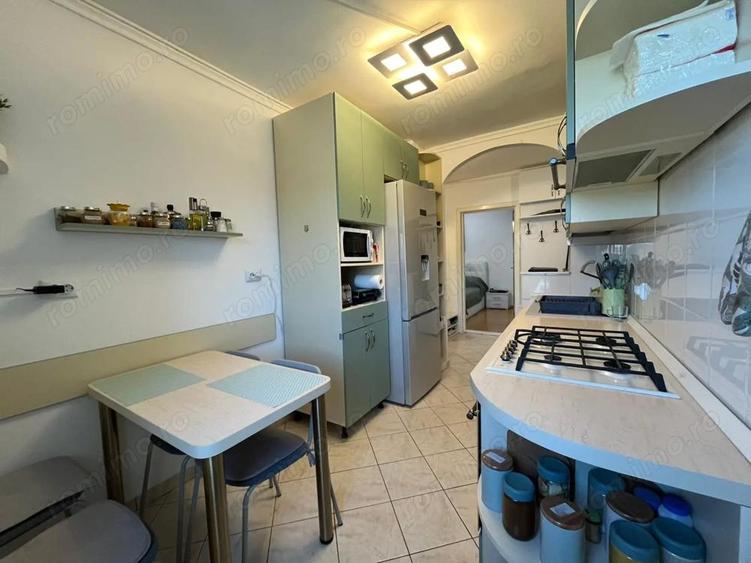 Zona Lipovei. ETAJ 2. Decomandat. 3 balcoane! - 2