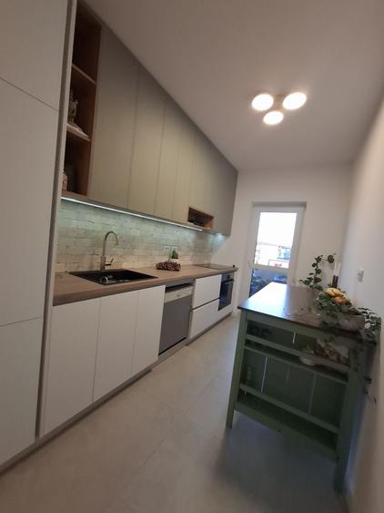 Apartament cu 3 camere semidecomandat în Exterior Vest