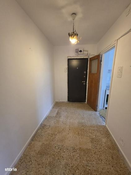 Apartament cu 3 camere semidecomandat în 1 Decembrie 1918
