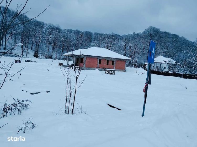 Casa la rosu in Rasnov. Brasov. - 1