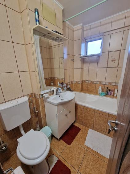 Apartament cu 3 camere decomandat, in zona Podu Ros - 9