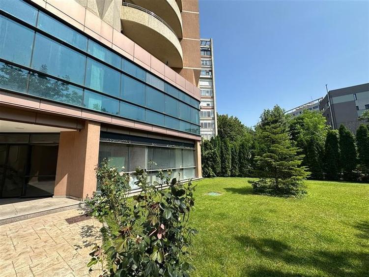 Vanzare Spatiu comercial stradal - Parter si Mezanin - 900 mp - 2