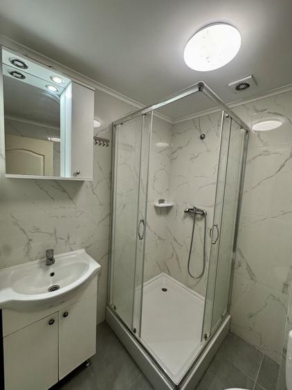Apartament cu 3 camere decomandat în Bucșinescu